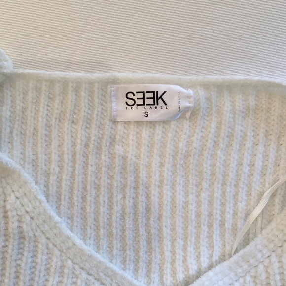 Seek the Label White Chenille Sweater with Zip Sleeves Women's Small V NeckFLAWS - Picture 3 of 9